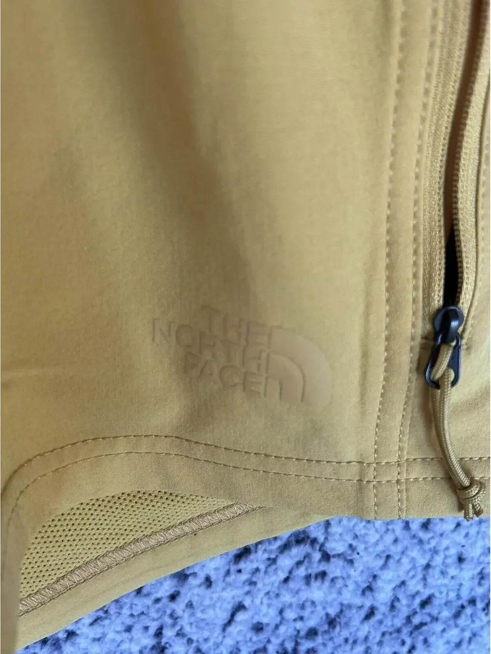 The North Face Rolling Sun Shorts Yellow Mens 40 Hiking Outdoor NWT